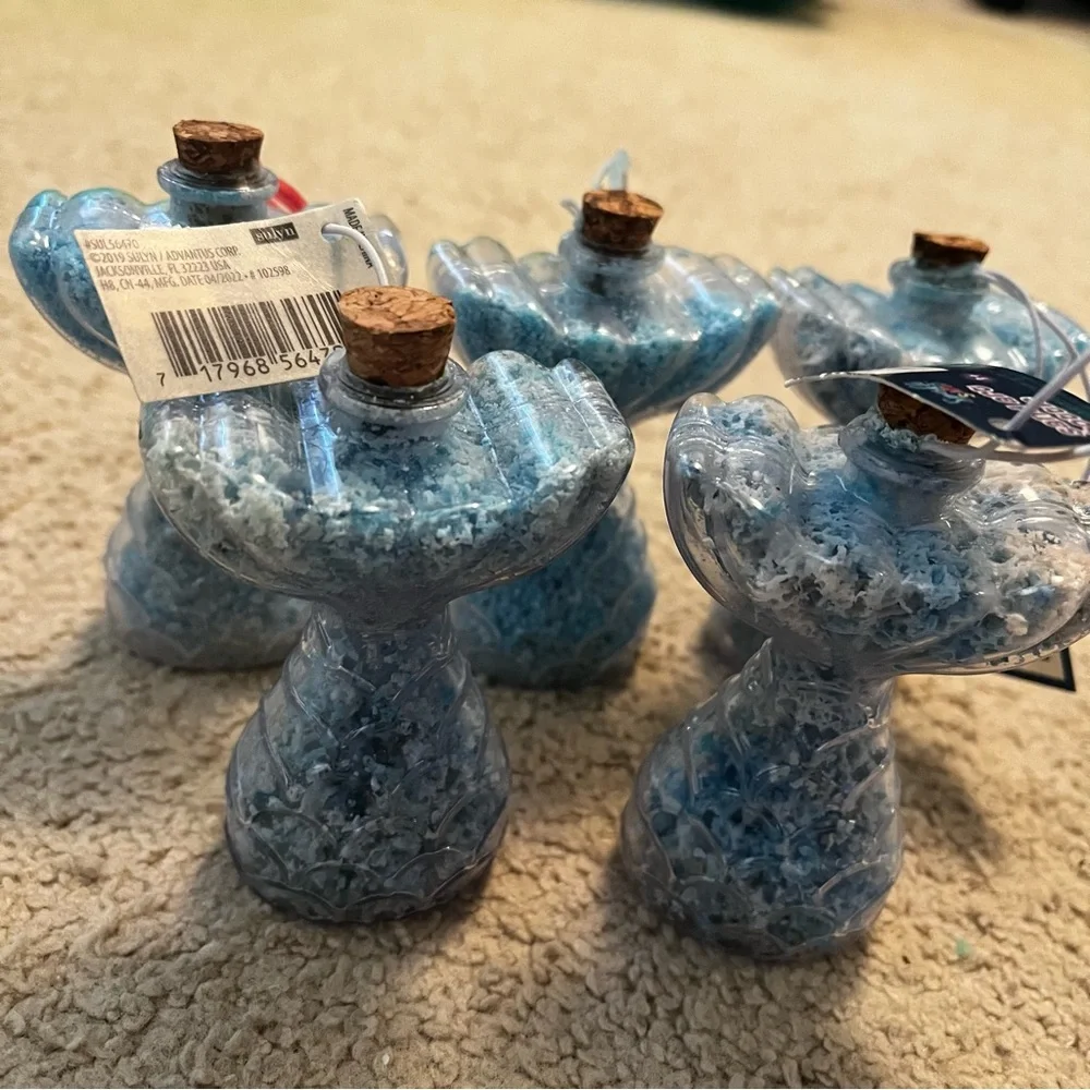4 Mermaid tail bottles (with bath fizz)